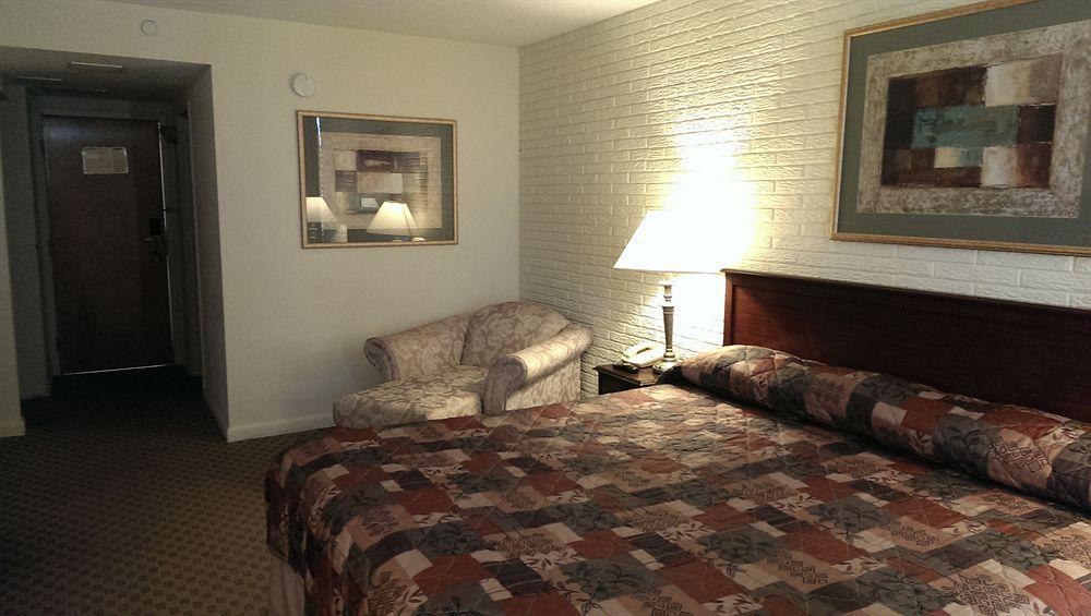 ฮาวเวิร์ด จอห์นสัน บาย วินด์แฮม วิลเลียมส์เบิร์ก Hotel Norge ภายนอก รูปภาพ