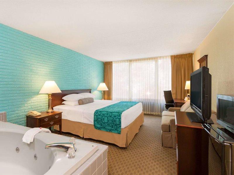 ฮาวเวิร์ด จอห์นสัน บาย วินด์แฮม วิลเลียมส์เบิร์ก Hotel Norge ภายนอก รูปภาพ