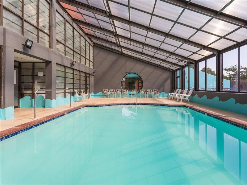 ฮาวเวิร์ด จอห์นสัน บาย วินด์แฮม วิลเลียมส์เบิร์ก Hotel Norge ภายนอก รูปภาพ