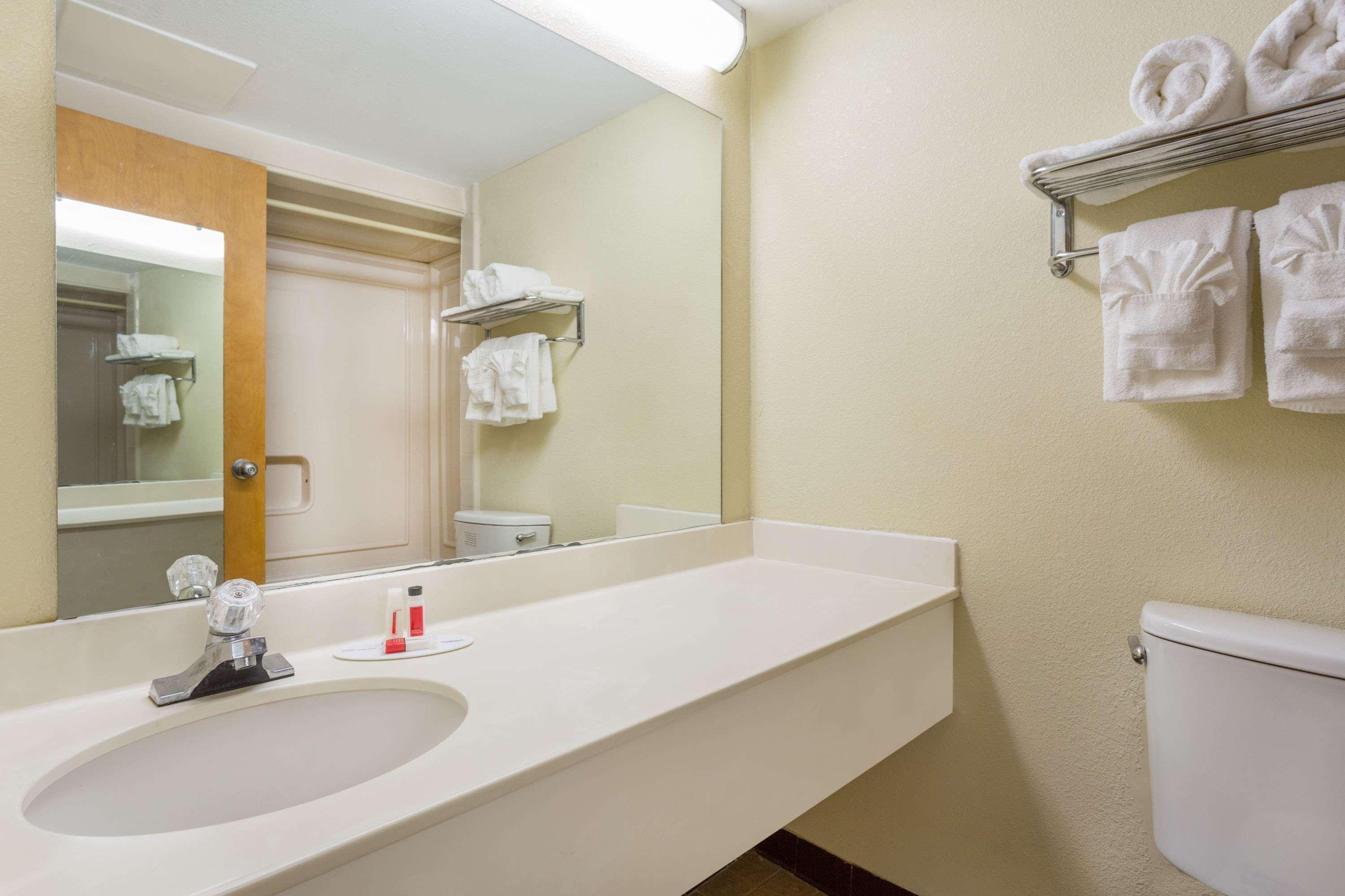 ฮาวเวิร์ด จอห์นสัน บาย วินด์แฮม วิลเลียมส์เบิร์ก Hotel Norge ภายนอก รูปภาพ