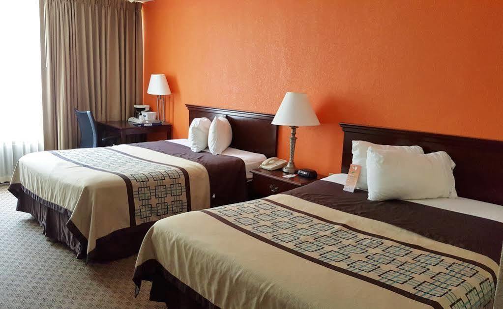 ฮาวเวิร์ด จอห์นสัน บาย วินด์แฮม วิลเลียมส์เบิร์ก Hotel Norge ภายนอก รูปภาพ