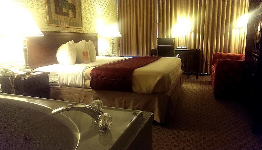 ฮาวเวิร์ด จอห์นสัน บาย วินด์แฮม วิลเลียมส์เบิร์ก Hotel Norge ภายนอก รูปภาพ