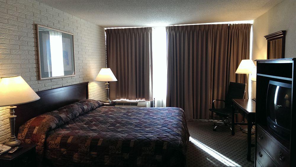 ฮาวเวิร์ด จอห์นสัน บาย วินด์แฮม วิลเลียมส์เบิร์ก Hotel Norge ภายนอก รูปภาพ